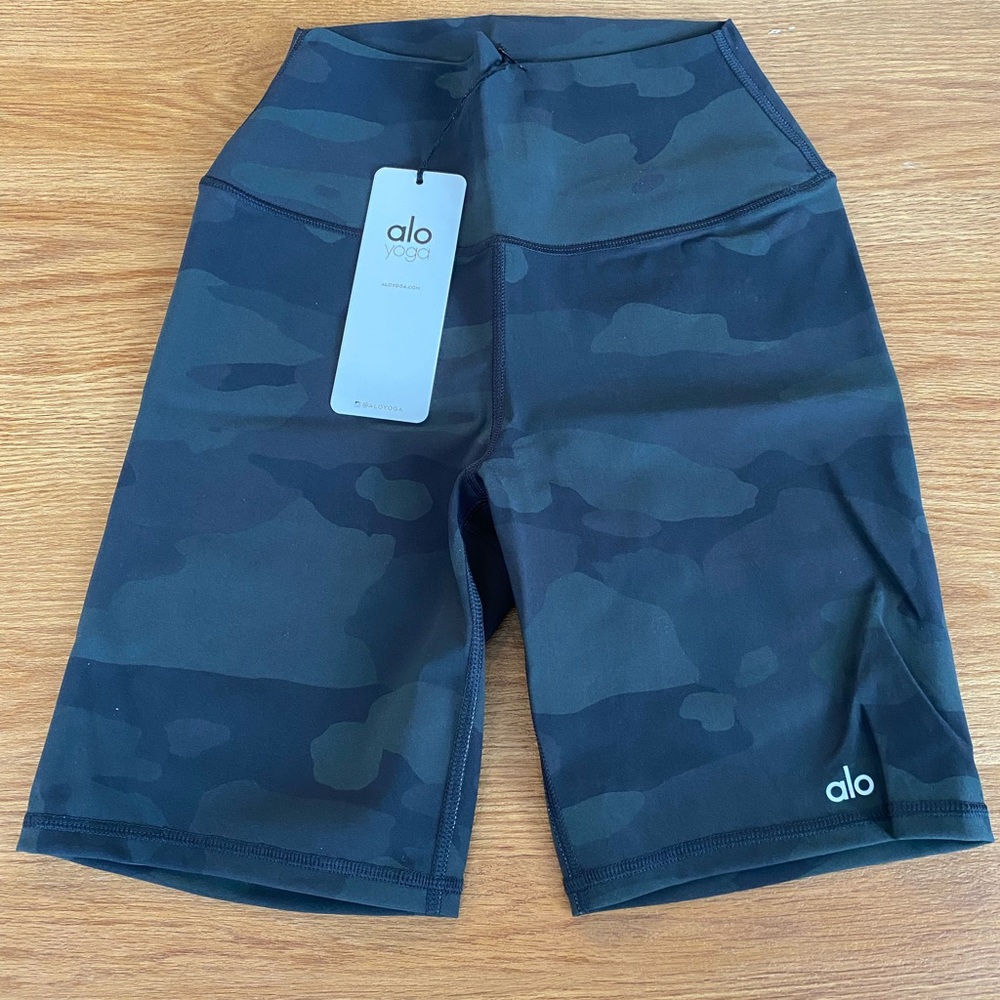 Alo Yoga High Wasit Vapor Short, size M